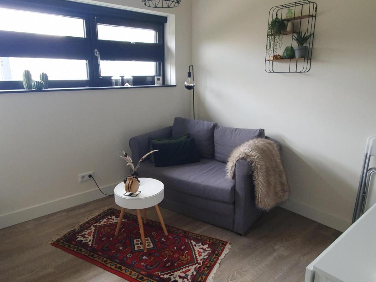 Een Klein Appartementje Zonder Keuken In Het Centrum Sleep At Hamtingh'S ฮิลวาเรนบีค ภายนอก รูปภาพ