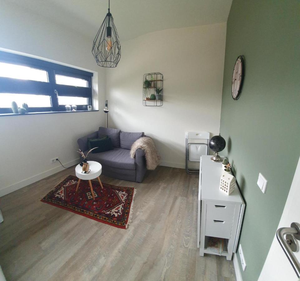 Een Klein Appartementje Zonder Keuken In Het Centrum Sleep At Hamtingh'S ฮิลวาเรนบีค ภายนอก รูปภาพ